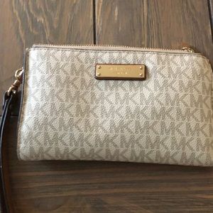 Michael kors wristlet